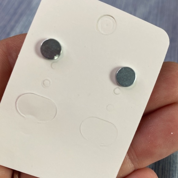 Magnet Glittering Pink Earrings - Picture 4 of 4